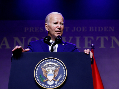 美國人擔憂移民問題　拜登支持率接近任內最低水平