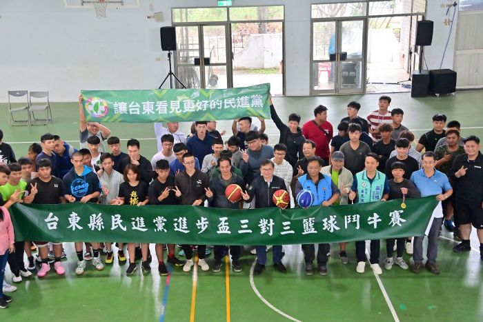 劉櫂豪熱情地被邀請參加第二屆進步盃籃球鬥牛賽。 劉櫂豪熱情地被邀請參加第二屆進步盃籃球鬥牛賽。